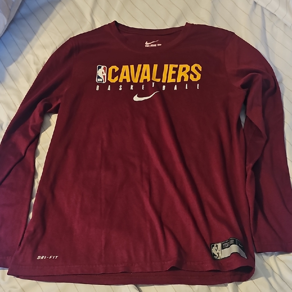 💥4/$16 Boys Cavs Shirt Size Large